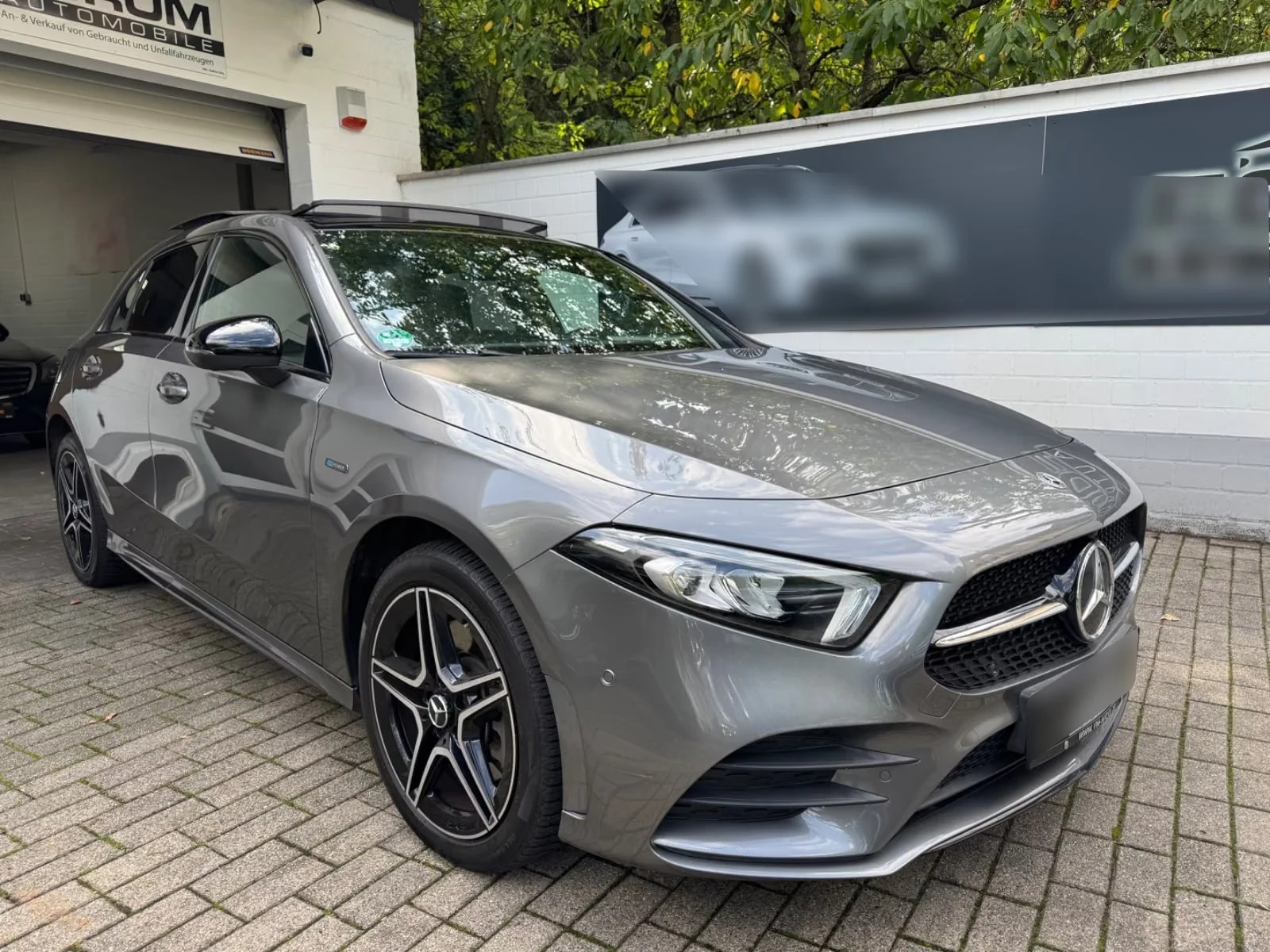 Mercedes-Benz A 250 e AMG Line